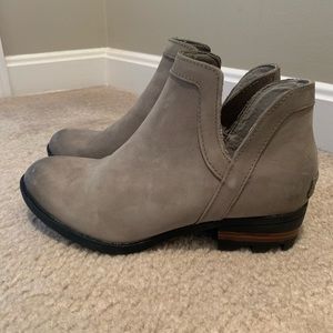 SOREL cut out Lolla Bootie size 7.